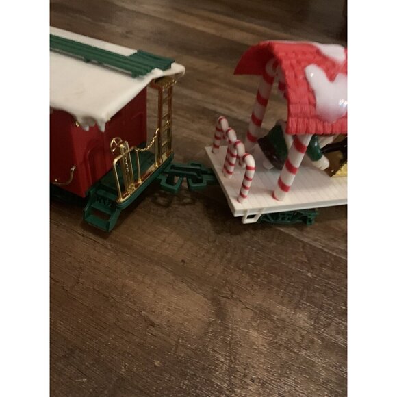 Vintage Christmas Train Set Red & Green Holiday Décor With Lights & Sounds Caboo - Picture 15 of 16